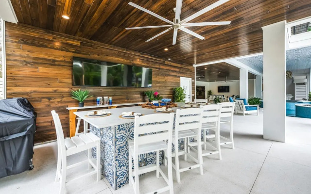 Salty Oak in Siesta Key