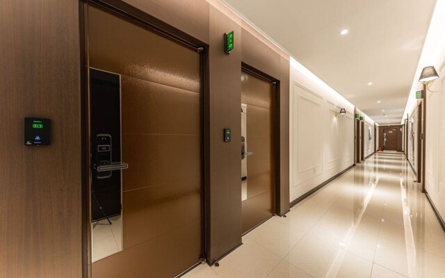 Theban Hotel