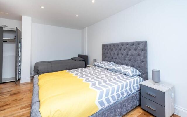 Gorgeous Modern Apartment BR2