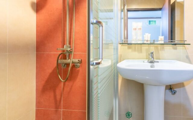 OYO 224 DG Grami Hotel