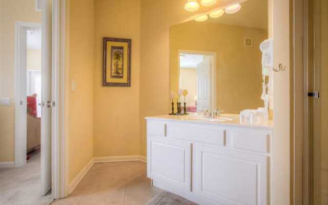 Top-floor Condo, Near Universal &convention Ctr