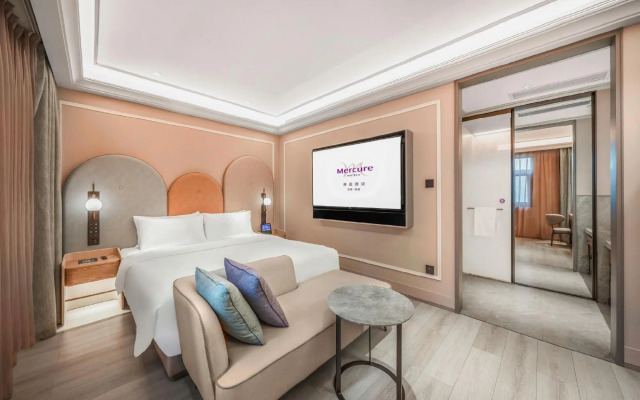 Mercure Chongqing Jiefangbei Hongya Cave