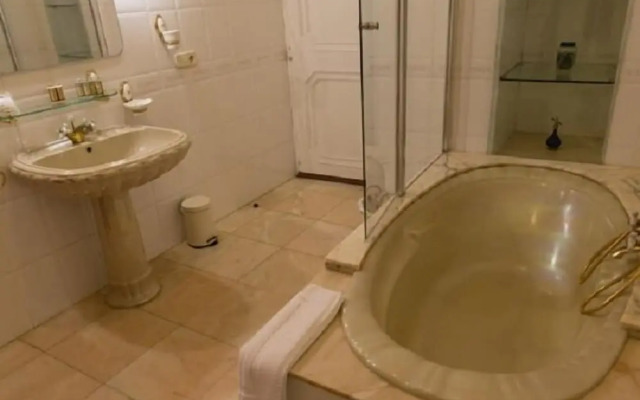 Hotel Casa Ceremines