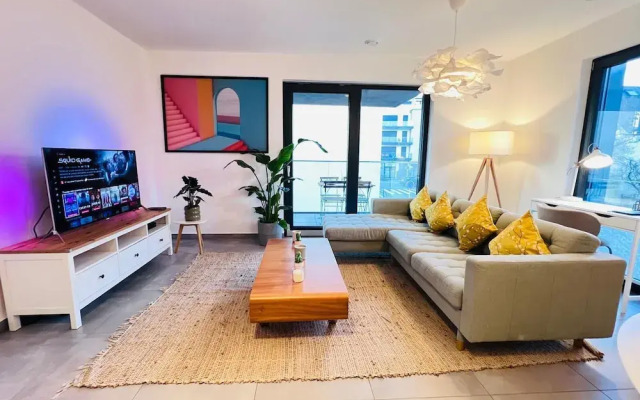 Lovely 1 bedroom flat w balcony&parking