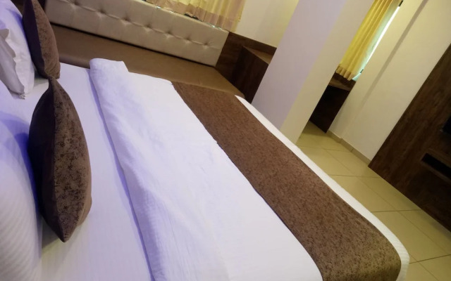 Hotel Devkinandan