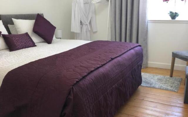 ACE Largs Ground Floor Apartment with Garden