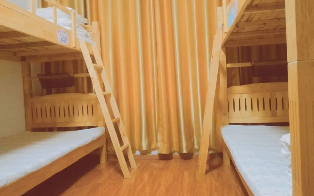 Wuhan Time On The Way Hostel