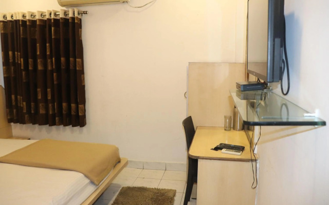 OYO 1959 Hotel Raj