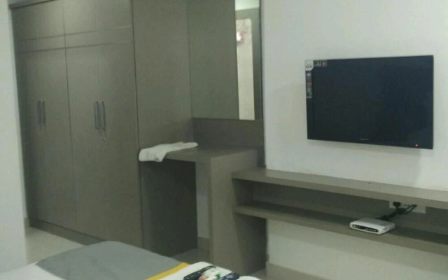 Falcons Nest Lariviera