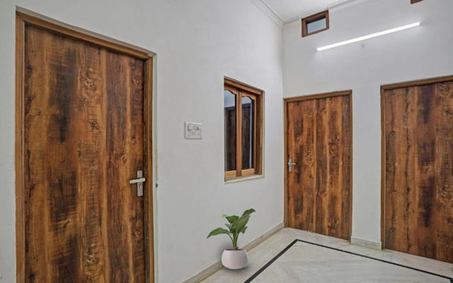 OYO Flagship 70101 The Royal Bharti Hotel