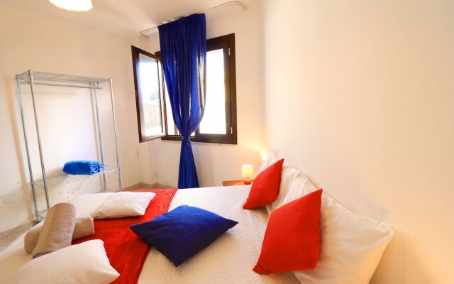 Flat Desirè Close To Beaches with Sight Castle, Terrace, Wi-Fi