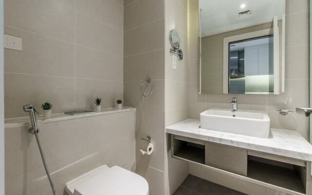 Eloquent Cozy Studio with Incredible Canal Views