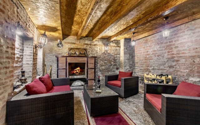 Q&B Hotel