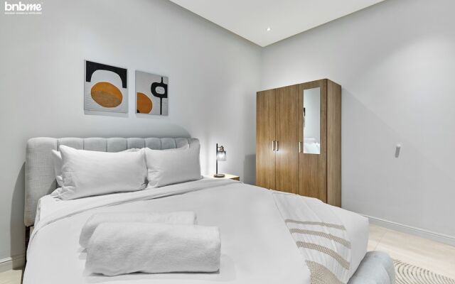 bnbmehomes -2BR with Cinema Room- R42B4
