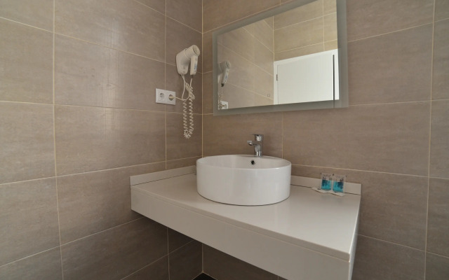 Porto Domus Hotel