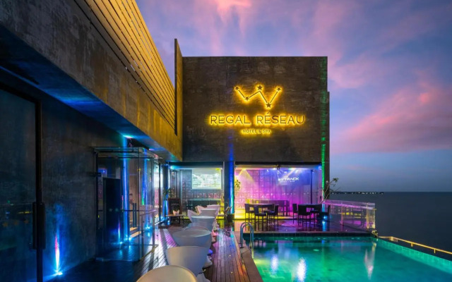 Rainbow Beach Hotel