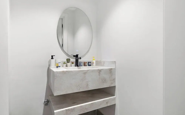 Silkhaus Rose Residency 36