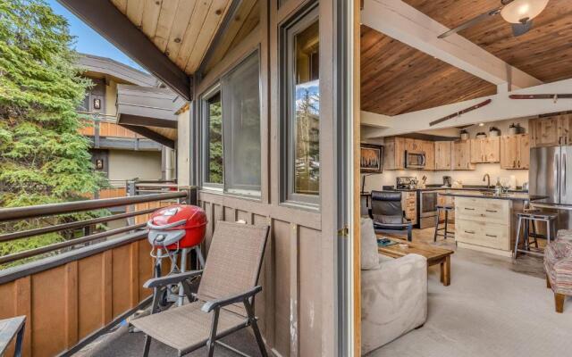 Laurelwood Condominiums Studio Premier Unit 309