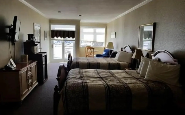 Pier Plaza Lodging