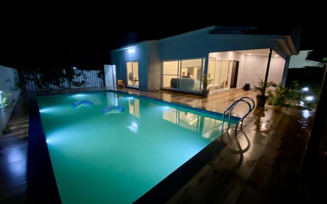 GoBravo 71: 2Bhk Farm with Pool & Garden Sector 150 Noida