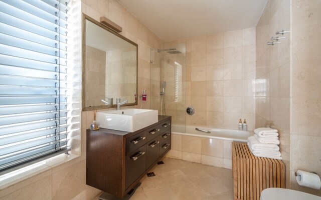 Bright and Clean Rothchild Quarter