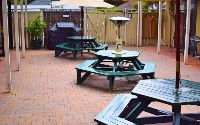 The Prince Albert Backpackers & Bar