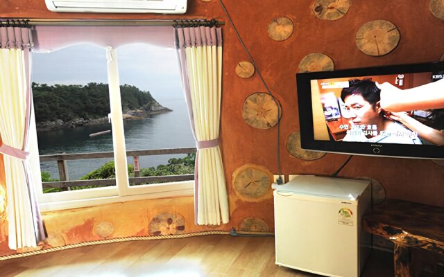 Yeosu Hyangilam Heukjip Pension