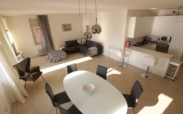 The charmant apartment with lake view