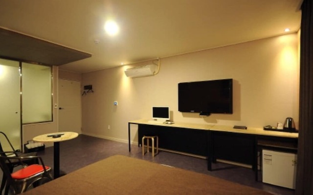 Hotel 385