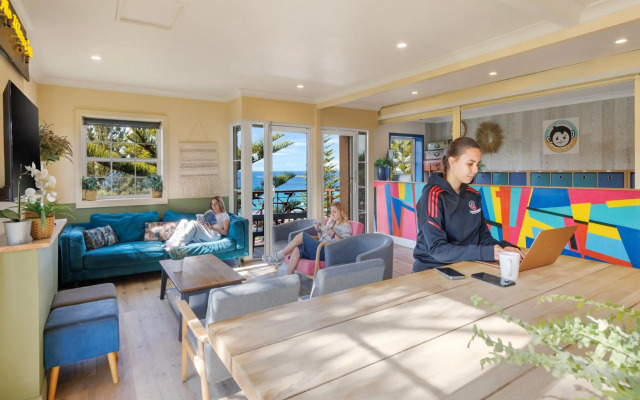 Mad Monkey Coogee Beach Hostel