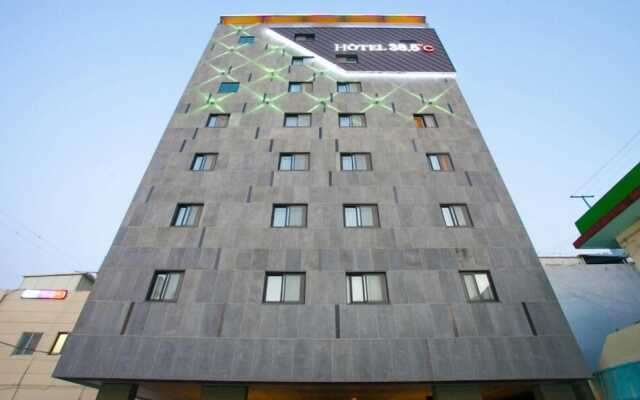Hotel 385