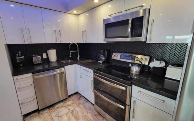 Alexander 1420 3 Bedroom Apts by RedAwning