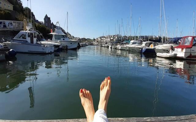 INSPIRING VIEWS & PLACE WITH FREE PARKING by BEACH