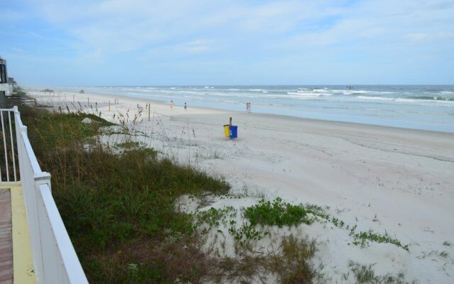 Holiday Shores Beach Club