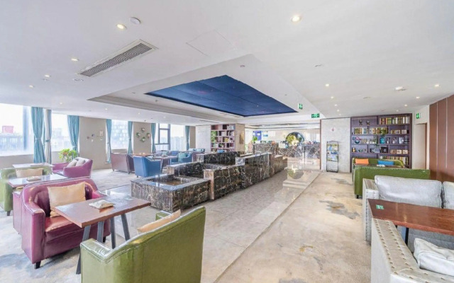 Weifeng GC Hotel (Zhuji Xiongfeng Yongli Commercial Plaza)