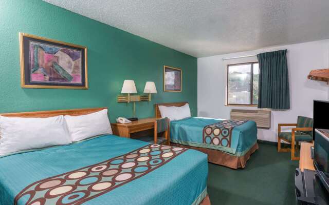 Super 8 by Wyndham New Stanton