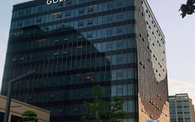 Golden Tulip Hotel (Shanghai National Convention and Exhibition Center Store)