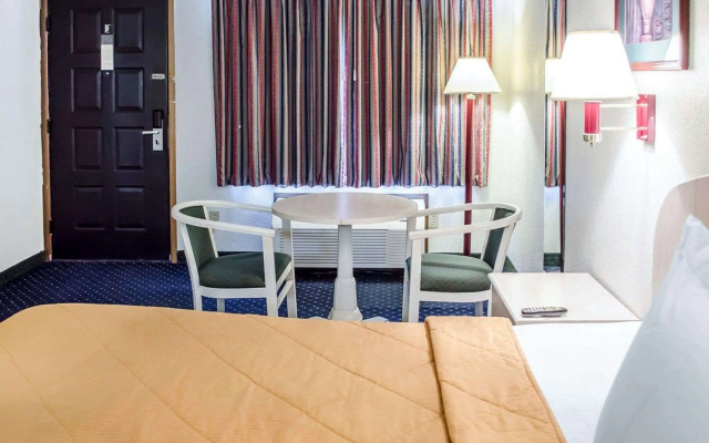 Отель Rodeway Inn Carlisle North