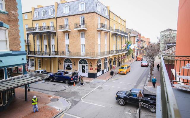 Hosteeva French Quarter Suite & Balcony