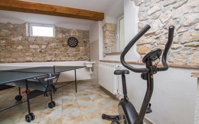 Awesome Home in Drenje With Wifi and 4 Bedrooms