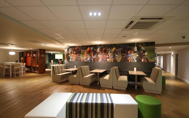 Holiday Inn Huntingdon - Racecourse by IHG