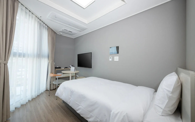 Sollago Myeongdong Hotel & Residence
