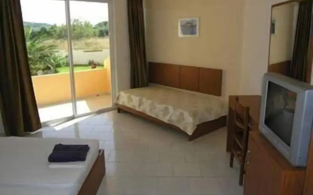 Lyristis Dinos Studios & Apartments