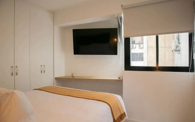 w Astounding 1BR in San Isidro