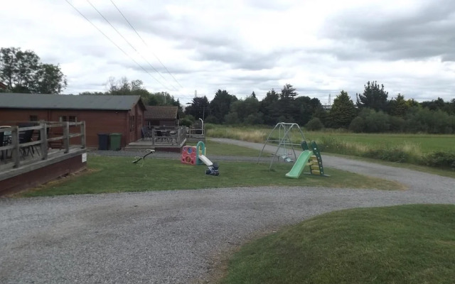 Spacious 3 Bedroom Cabin at Avonvale Holiday Lodge