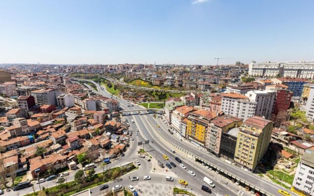 Cozy Flat With City View and Balcony in Sisli