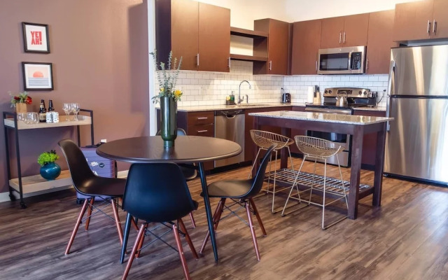 Modern 1BR Apt 3min From Convention Center