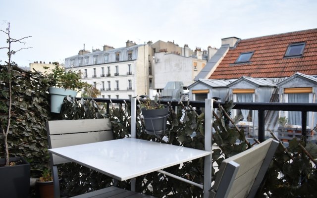 Cosy 1 Bedroom Flat in Paris With Terrace
