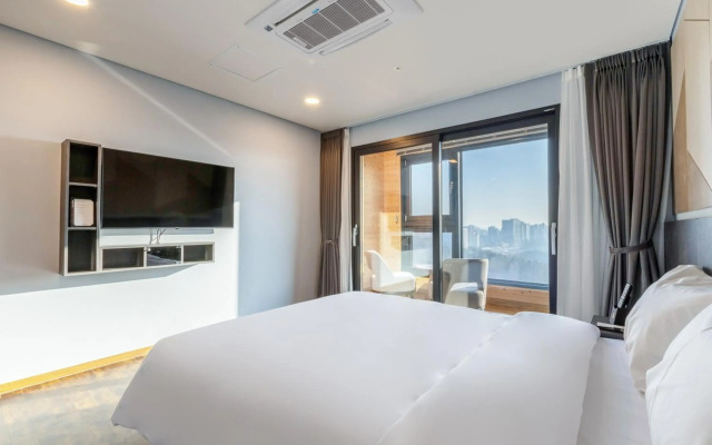 Urbanest Hotel