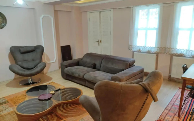 Cozy 1+1 and garden, in center of Kadıköy-İstanbul